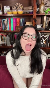 Mmm my mouth needs to be filled finger sucking tongue