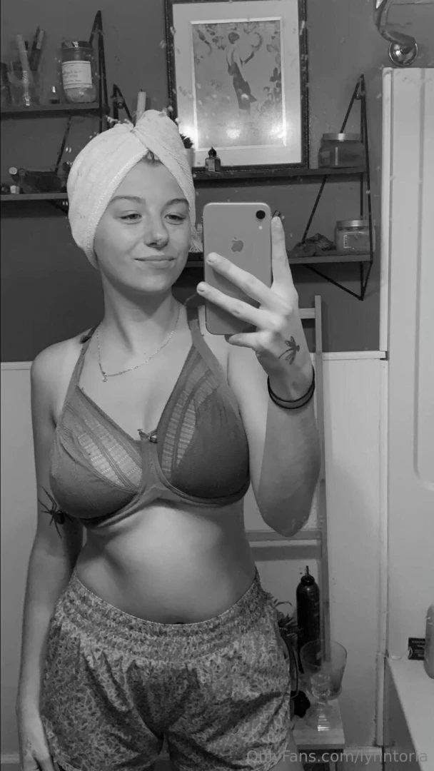 Making my tits clap with no hands after my shower 