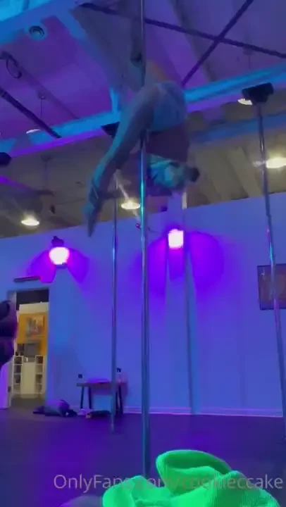 Oh it feels so good to be back dancing no i m not back at a club lol 