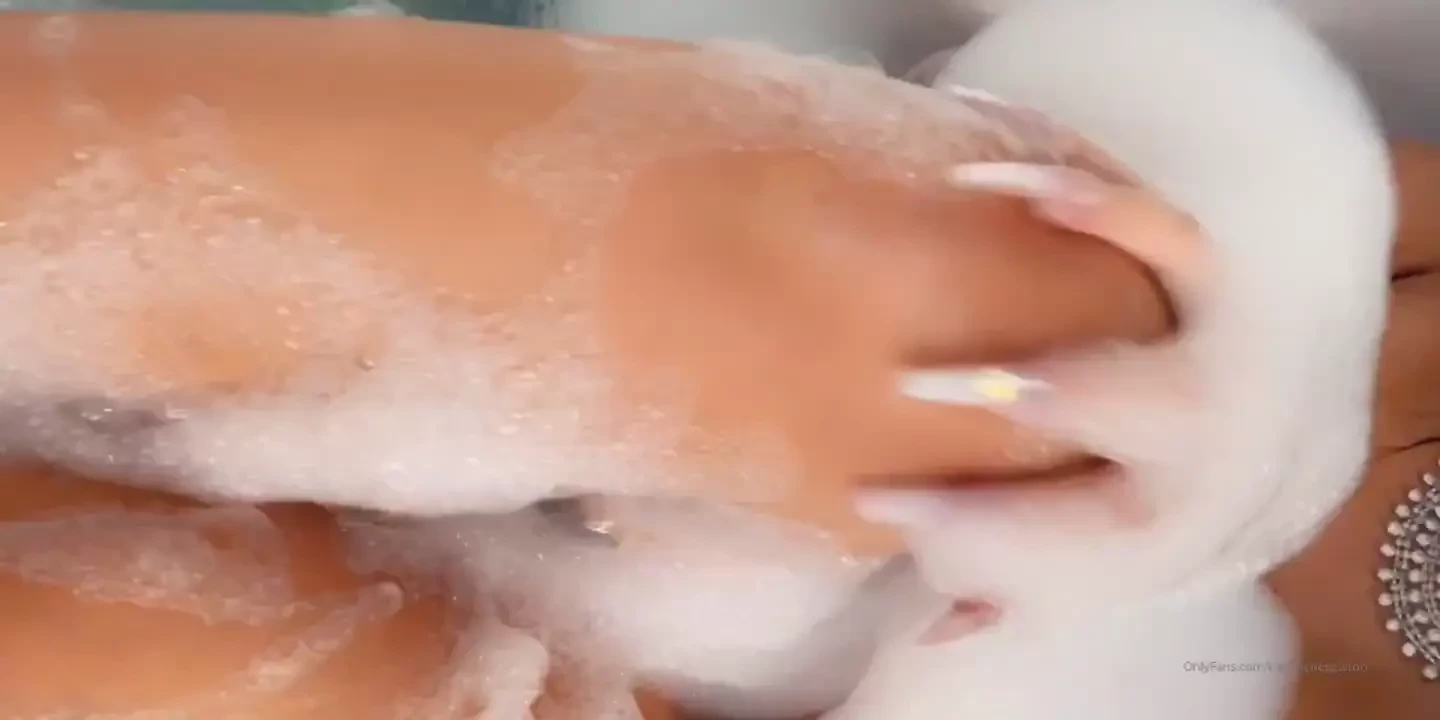 Want to wish everyone a happy new year luv you all 