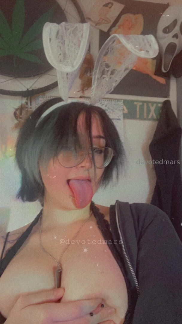 Bunny wanna bounce on ur dick 