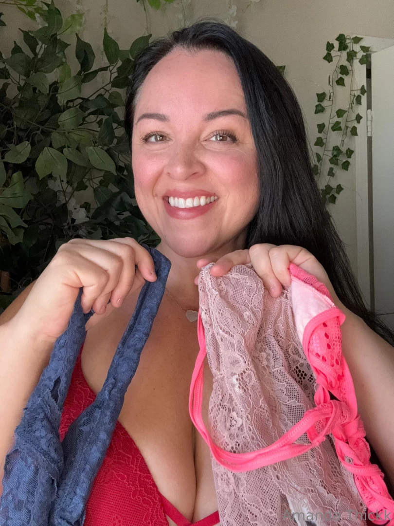 I m giving away 3 pairs of free panties in my vip group to my top fans 