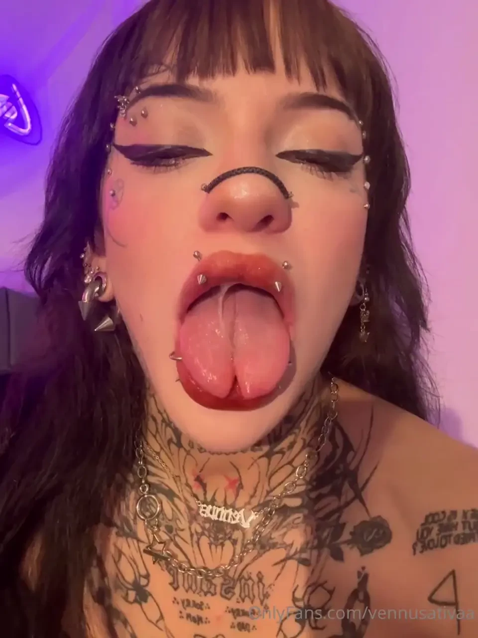 I love to feel and taste sticky fluids 