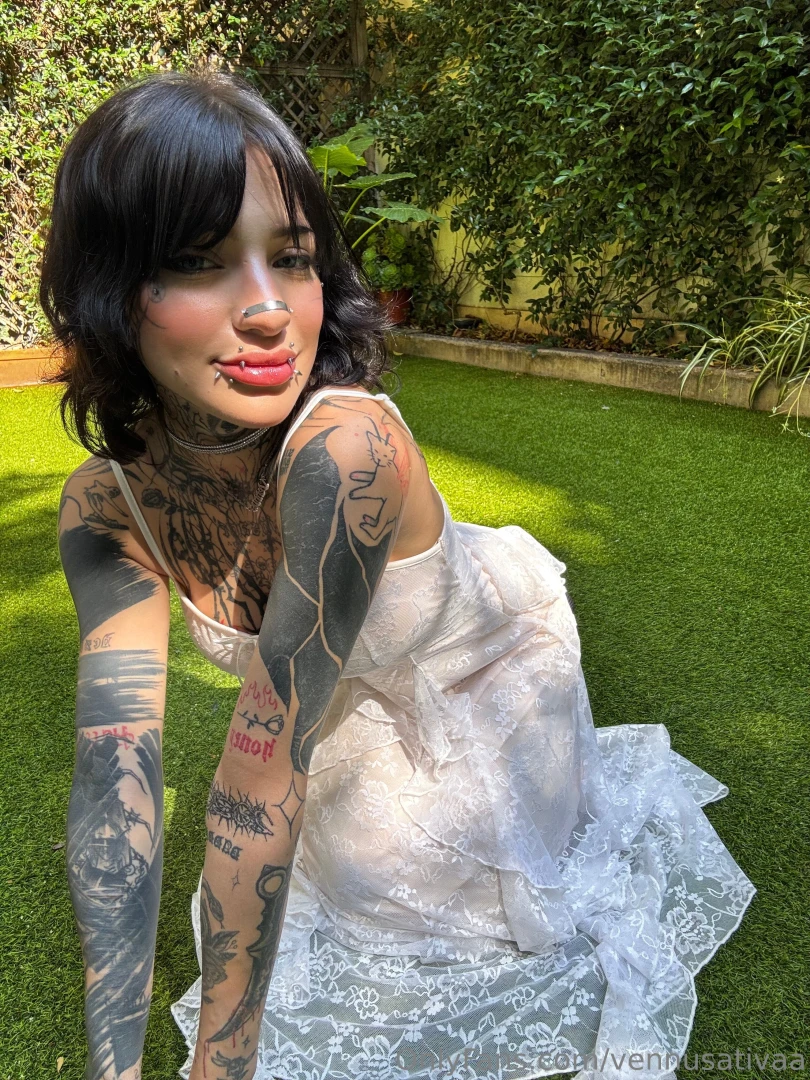 I know you love how i look in this dress now be a good boy and prove 