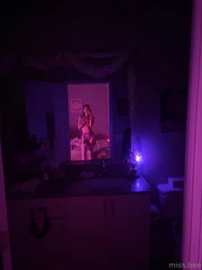 Can t keep my hands off you