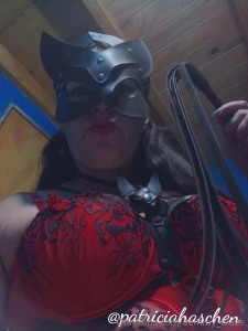 I am h schen dominatrix and i invite you to subscribe if you are
