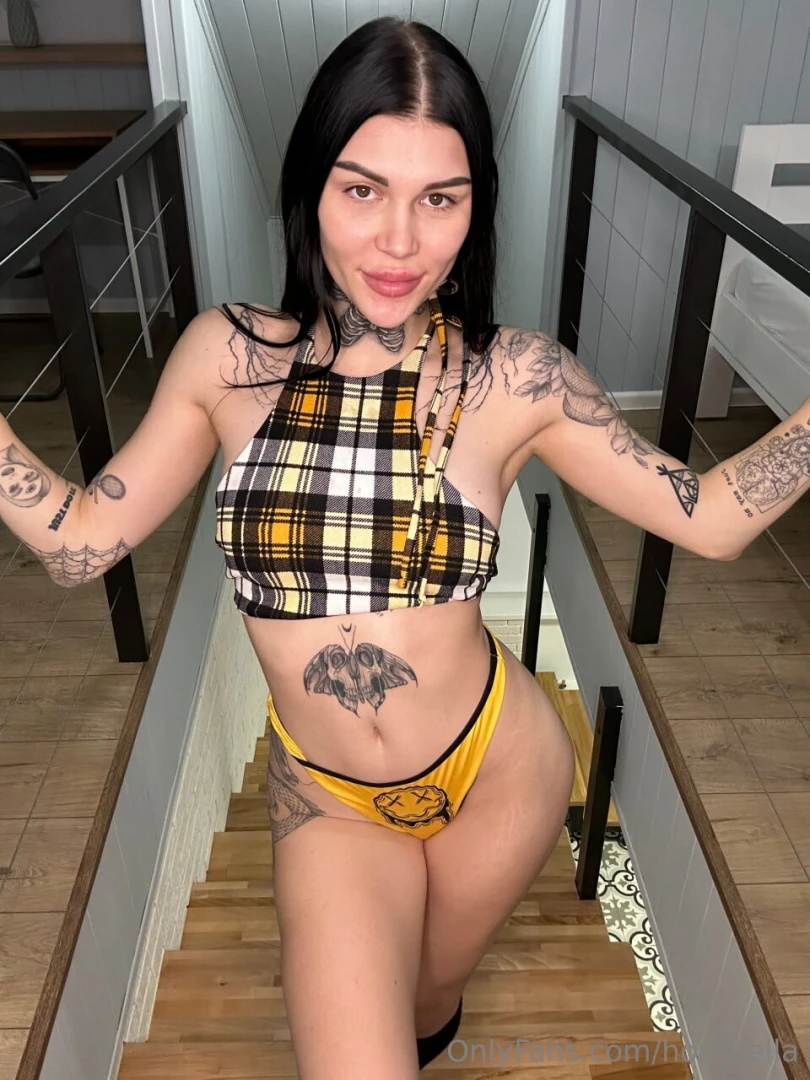 Stop no entry allowed they told me that you have a large-caliber 