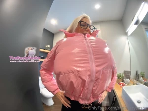 New photoset shiny puffy jacket expansion yes today is a colder day part 1