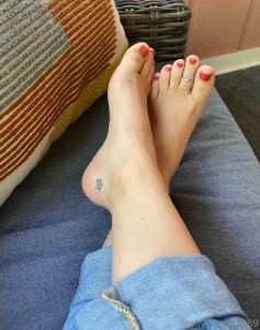 It s been way too long since i had a proper pedicure too bad i ll get part 1