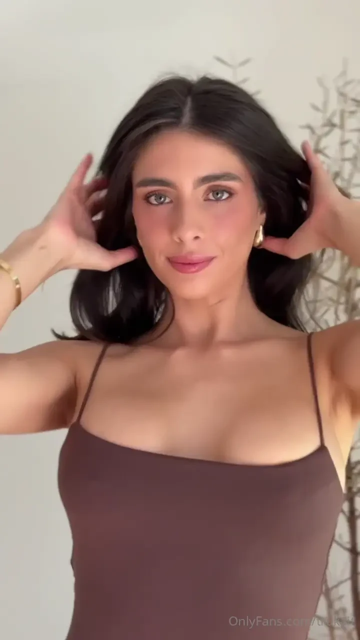 Bet you can t look away i m teasing you with every move 