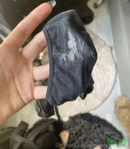 Vous avez demand voir ma culotte apr s avoir mouill dedans 3 qui la