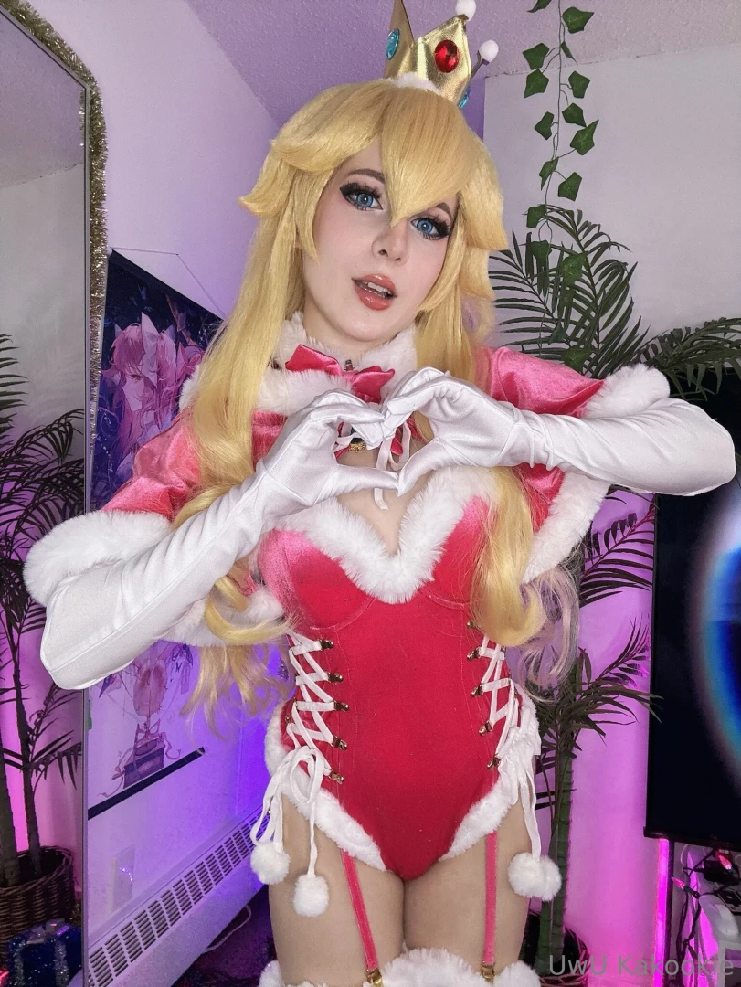 Guess what i just finished editing christmas themed cosplays are so 
