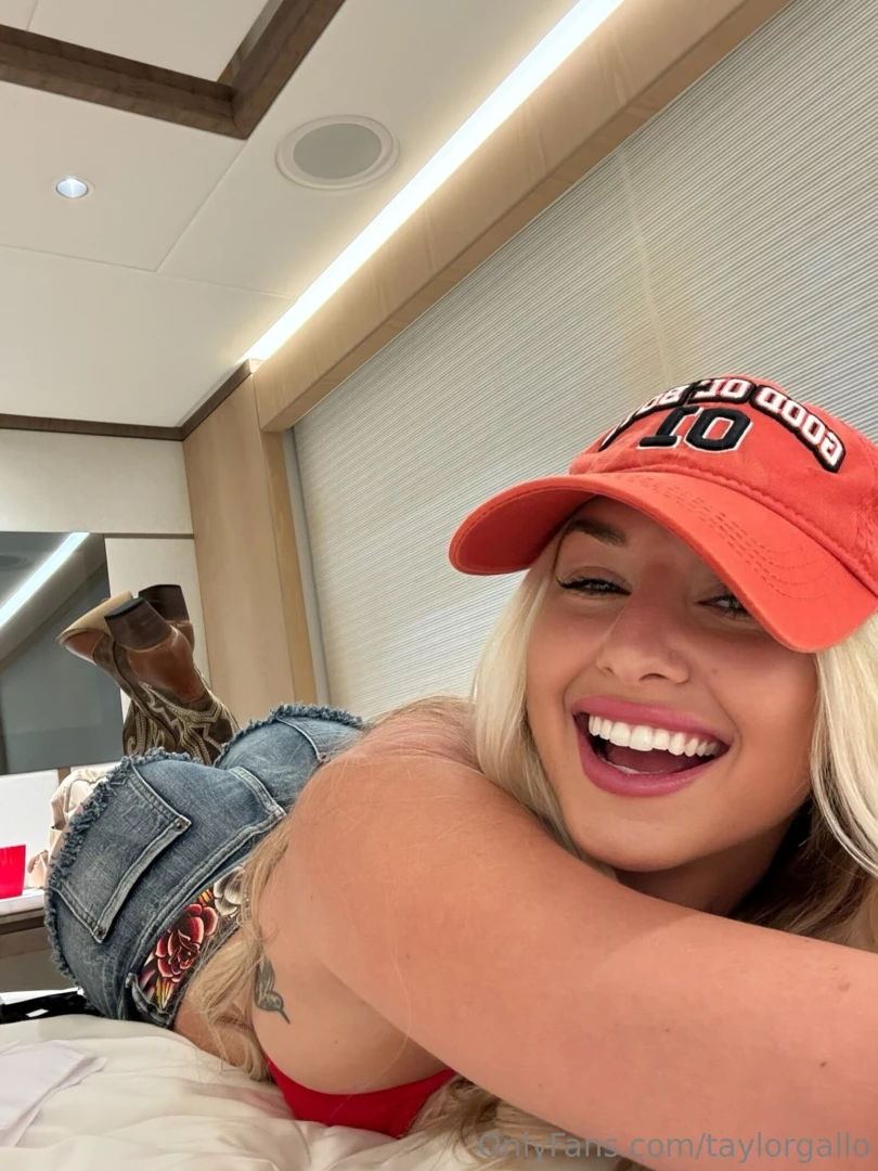 I want to show you my hottest halloween set slide into my dms and let 