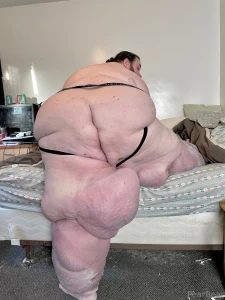 Fatass friday oh i was just doing some stretches why don t you cum in part 1