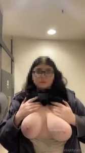 Want to show my pretty tiddy before my lecture