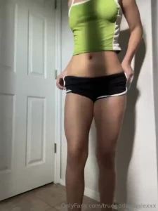 Mini vlog- come get in the shower