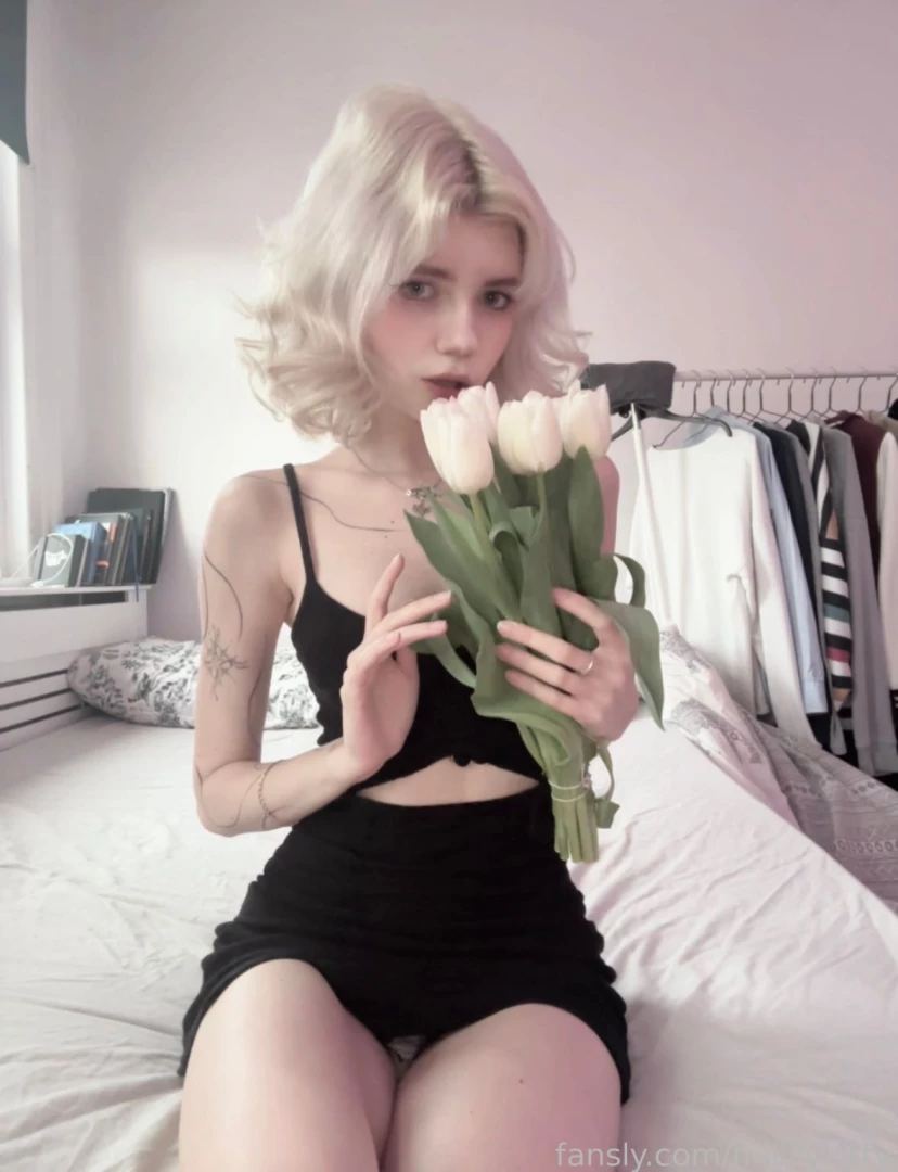 Young petite cute sweet fyp boobs littleboobs hot ass gfe gamergirl part 72 