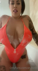 Ahhh i don t know any woman who doesn t love herself a tub with some part 1