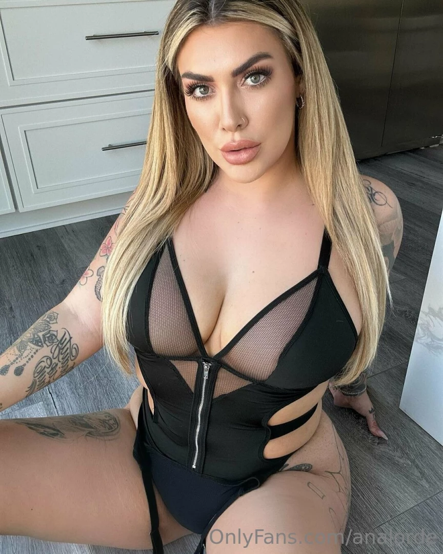 If we had a threesome who would the other person be ana vip 