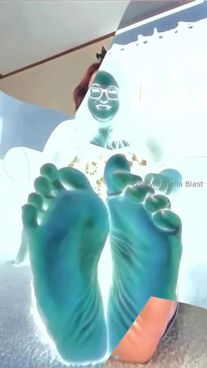 Stinky feet lovers c h f s zz dd it is my birthday and my feet are 