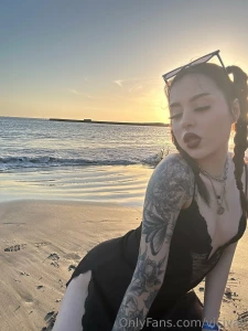 Un accidental nip slip