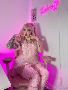 I don t know how but i just keep getting hotter part 4