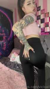 vicivail - Enjoy my sexy ass loser 