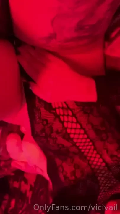 This lighting has me horny 