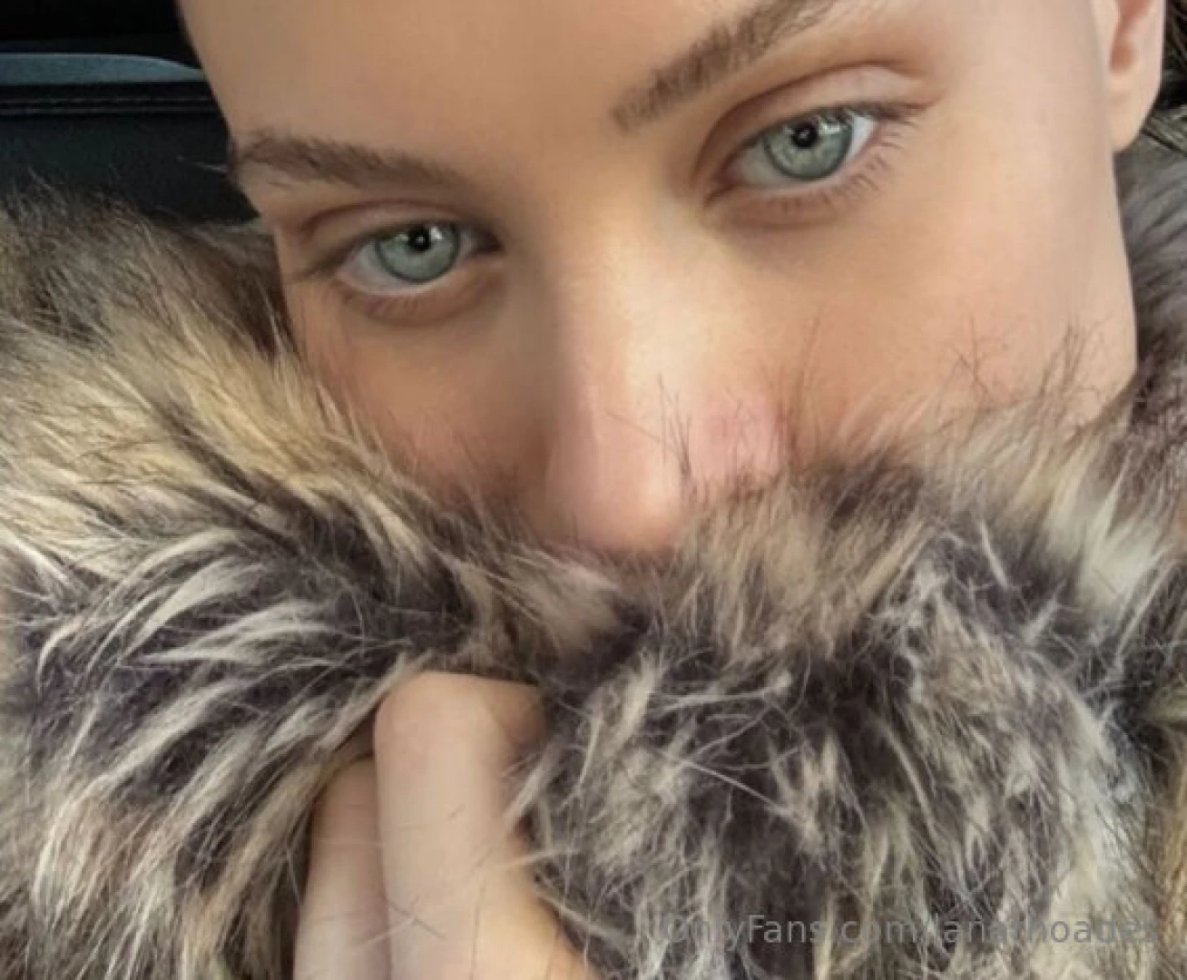 Me trying to hide my face while im actively messaging you some of the 