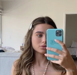 Tell me do i look pretty in my pearls