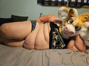 I hope yall are ok with some pics with my fursuit head in them lmao i part 3