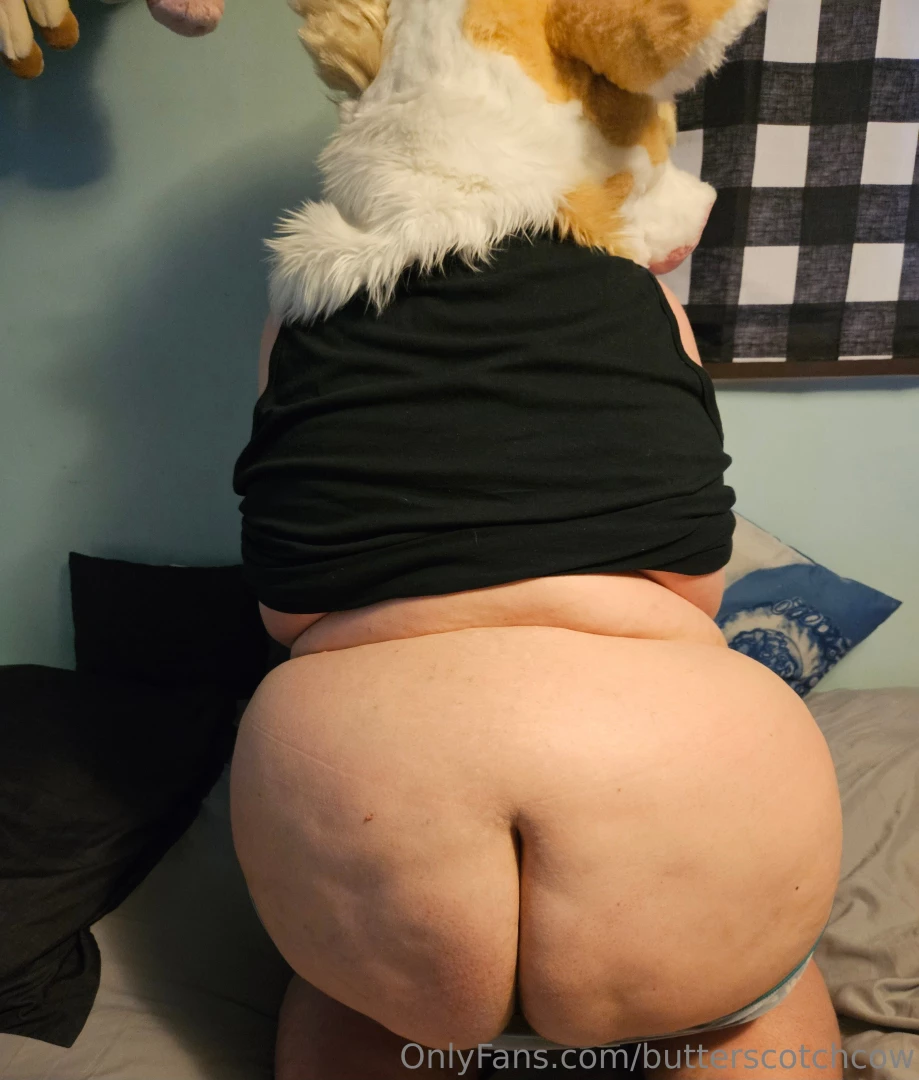 I hope yall are ok with some pics with my fursuit head in them lmao i part 1 