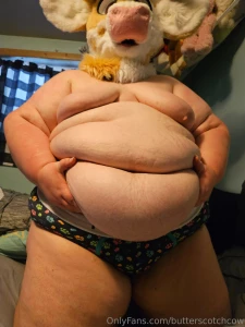 I hope yall are ok with some pics with my fursuit head in them lmao i part 9