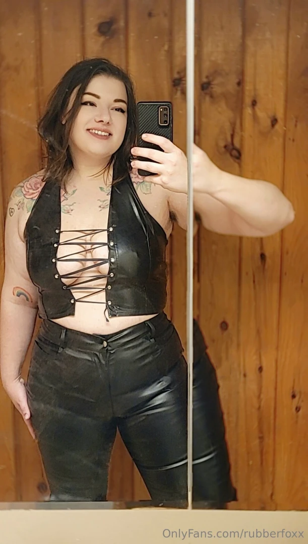 Shiny new fit how will you address me selfie rubberfoxx http onlyfans 