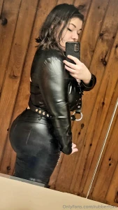 How s the cake booty selfie rubberfoxx http onlyfans com rubberfoxx