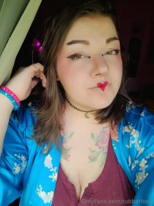 Packing to move has my brain all in a tizzy but i still look cute want