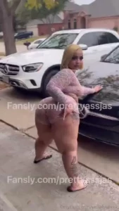 Subscribe to the birthday girl prettyyassjas and wish her a happy bday