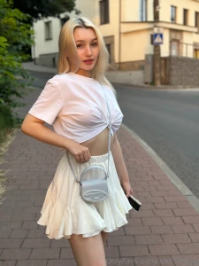 Such a bright and sunny day i decided to share today s outfit and