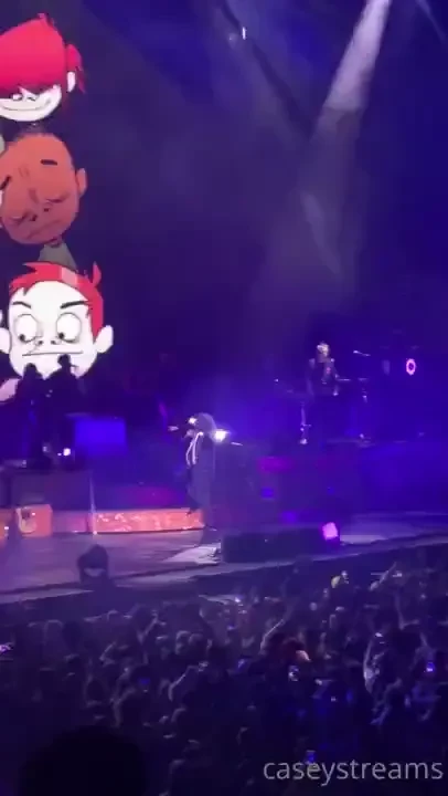 Suuuch a sick night at the gorillaz concert in boston it s been a 