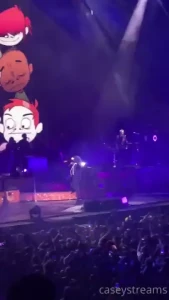 Suuuch a sick night at the gorillaz concert in boston it s been a