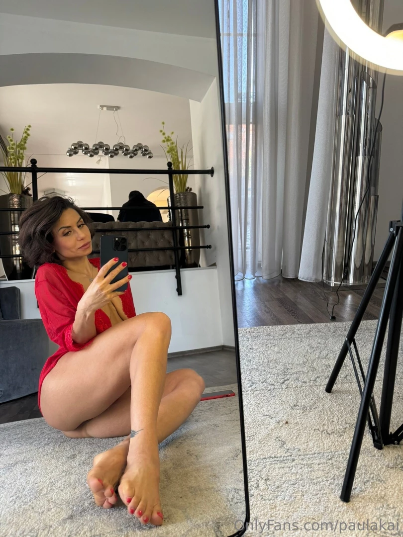 Fun with red waiting for some action 