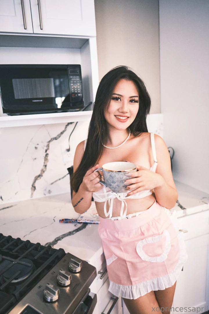 Making mornings look effortlessly chic one coffee at a time 