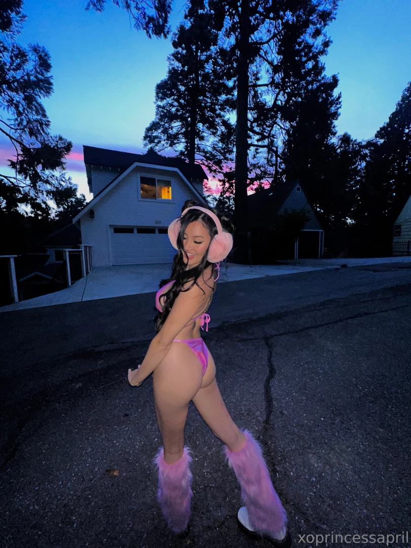 I hope i am wearing this bikini correctly 