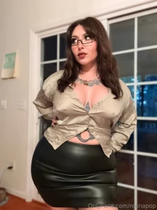 Customs im shooting today 1 giantess therapist swallows her patient part 1