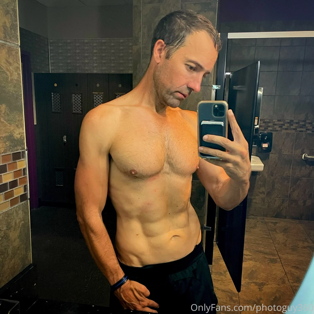 Another nice shower at the gym maybe i should fuck minnesota in here 