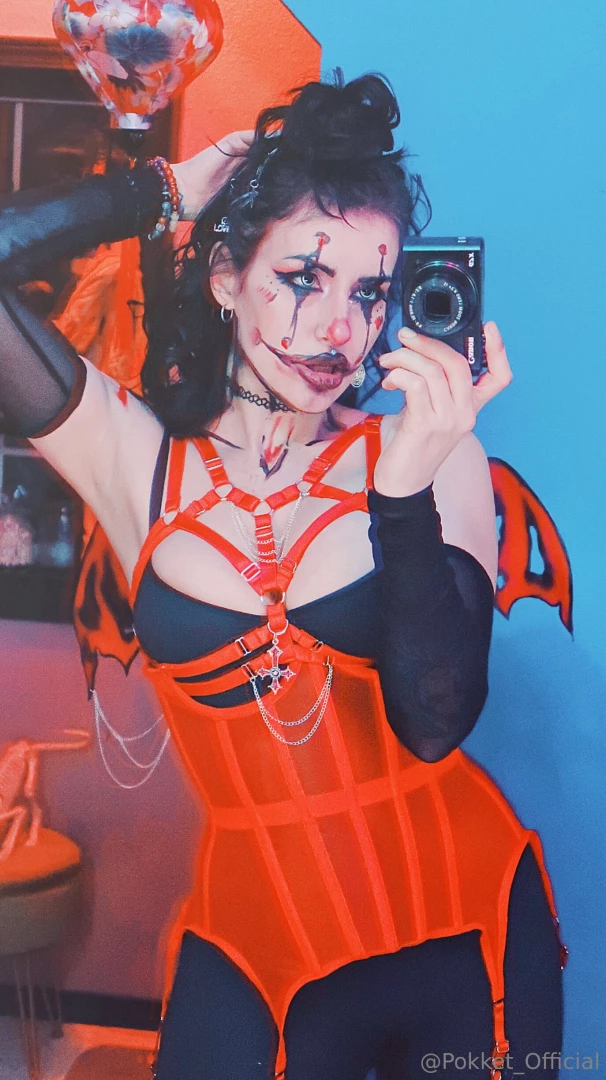 I can be ur clown girl i ll even call you daddy 