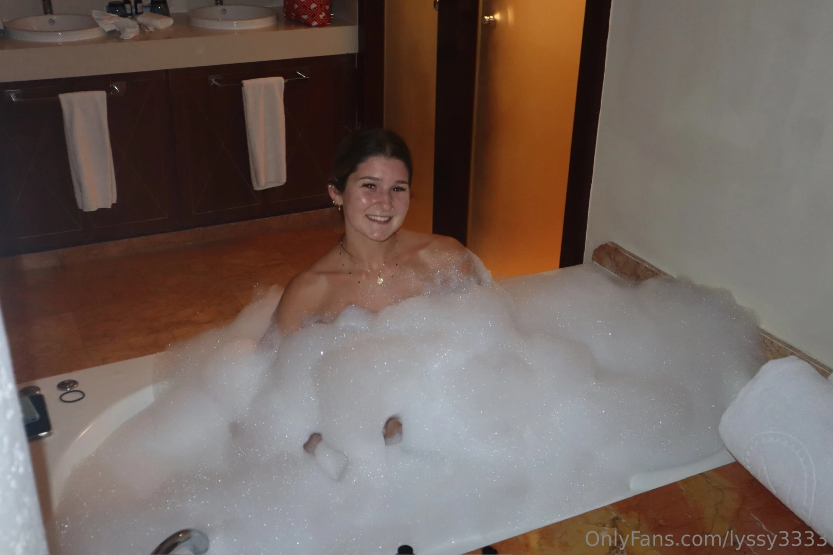 I m going live tonight on lyssy333 it s going to be a good one sub now 