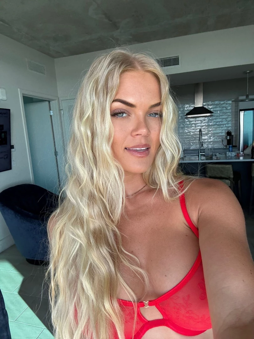 In the mood to treat you today send me a emoji on my dms and i ll send 