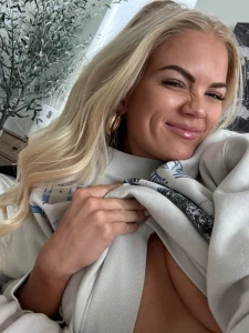 Only doing it once tip 5 yes only 5 bucks for a real time naughty