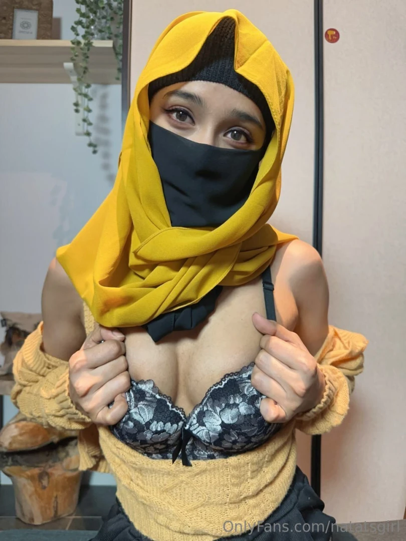 Get your cock ready because yourgfaliyah will make your cock throb so part 1 